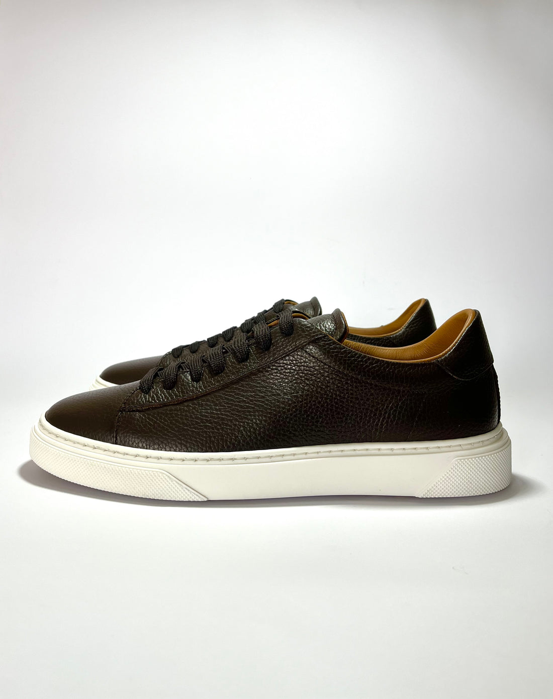 Sneakers in pelle bottolata T.moro