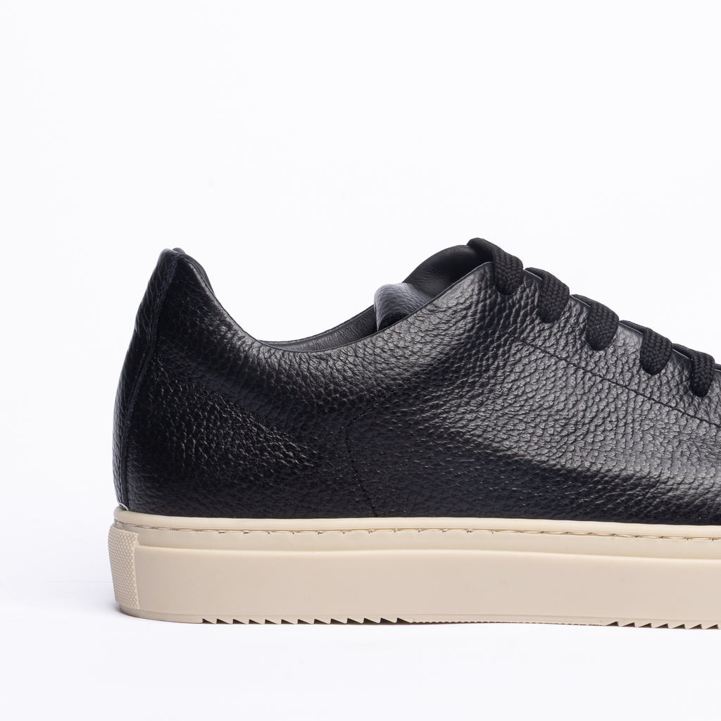 Sneakers in pelle bottolata